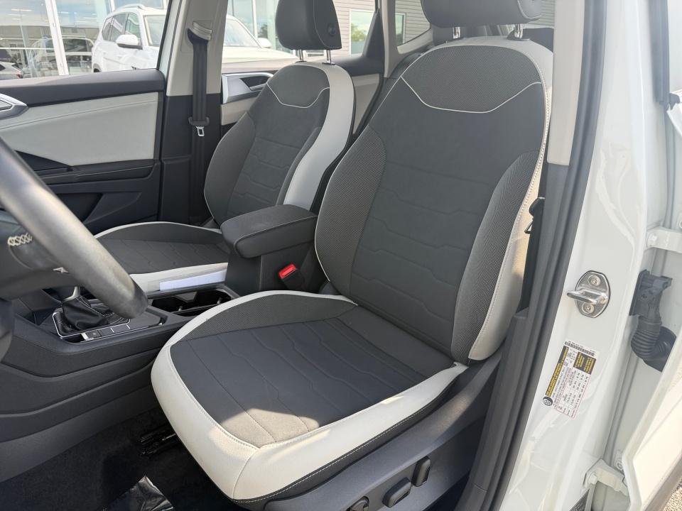 2025 Volkswagen Taos SE