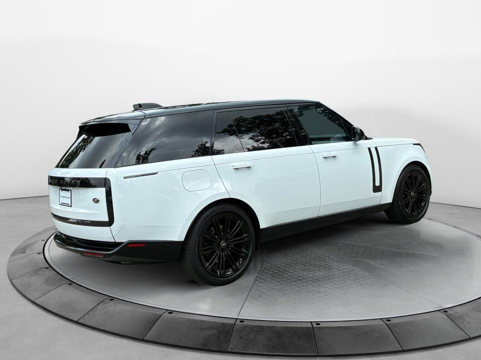 2022 Land Rover New Range Rover SE