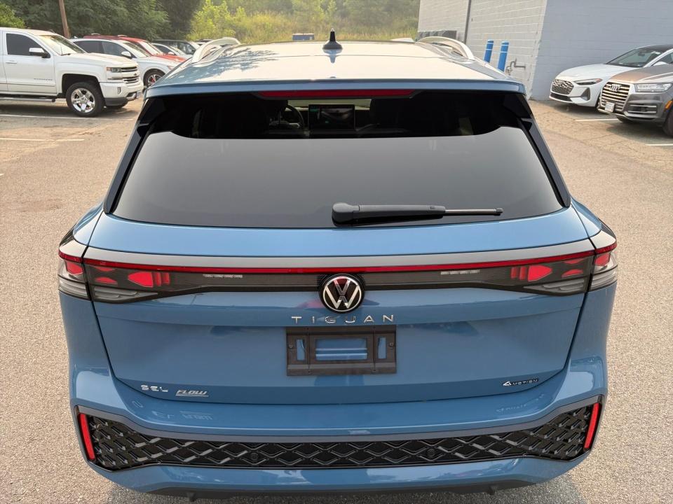 2025 Volkswagen Tiguan SEL R-Line
