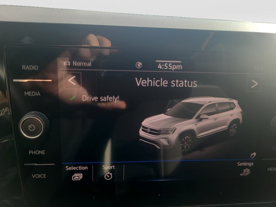2025 Volkswagen Taos SE